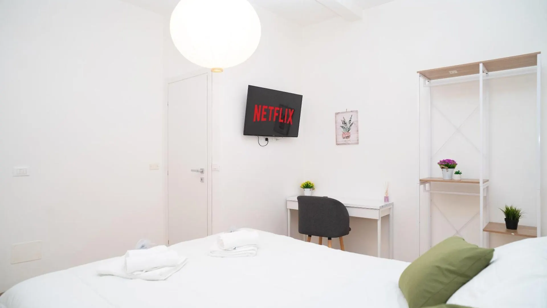 Modern Two-Room Apartment For 2, 20 Minutes From Termini Italy