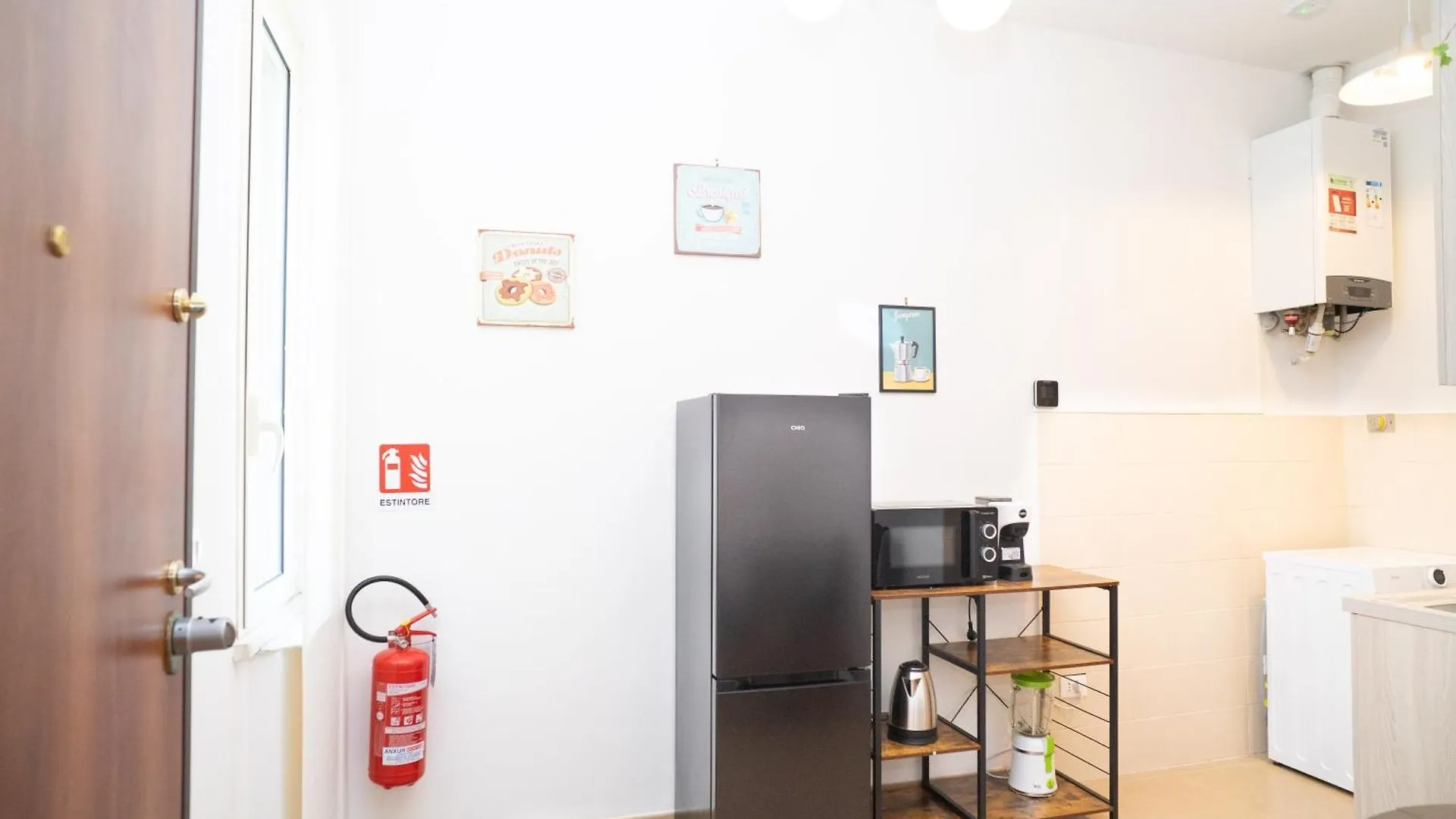 Modern Two-Room Apartment For 2, 20 Minutes From Termini 0*, Rome Italy