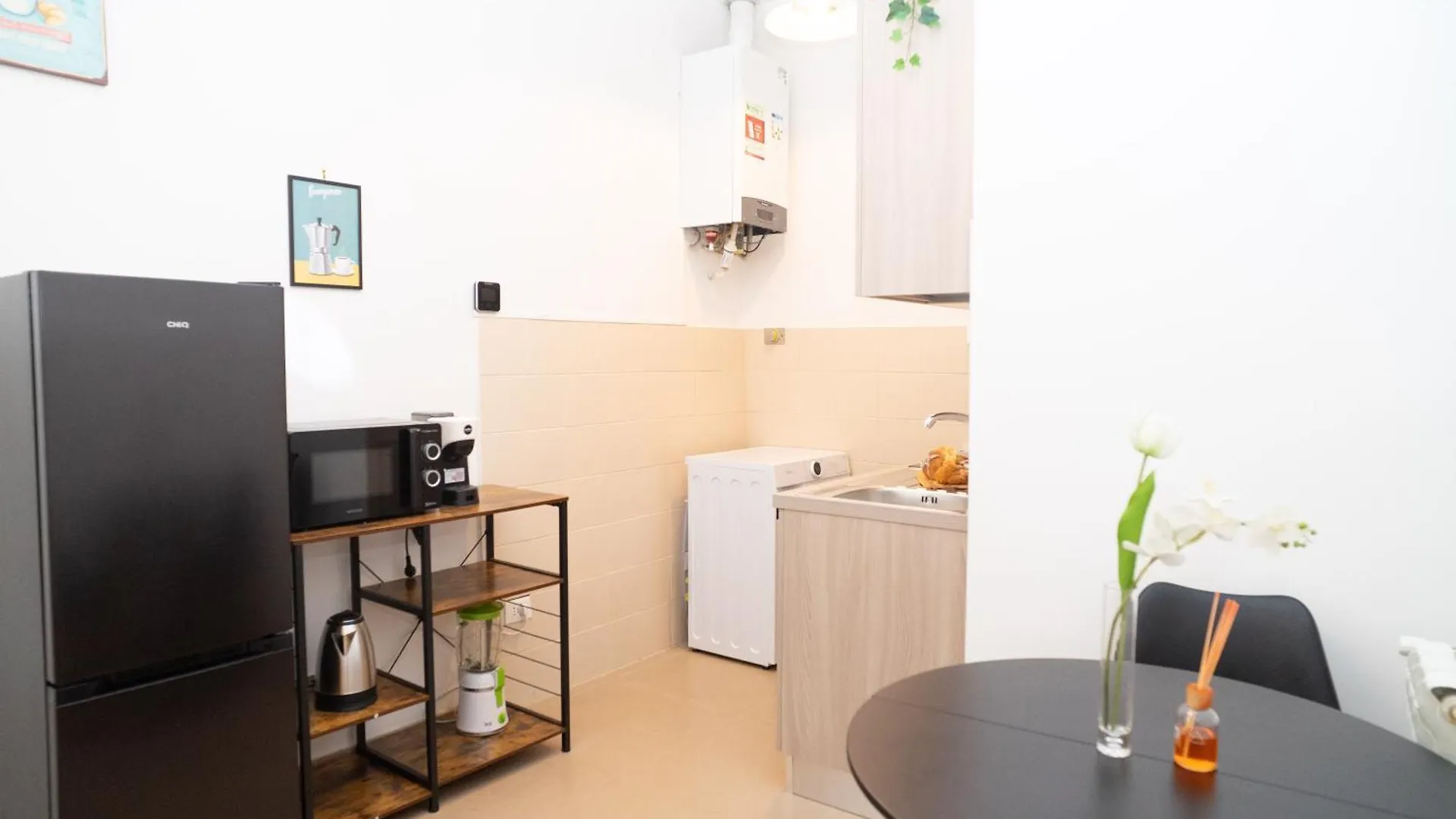 Modern Two-Room Apartment For 2, 20 Minutes From Termini  Rome