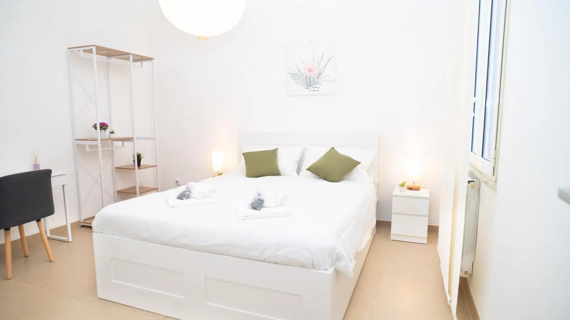 Modern Two-Room Apartment For 2, 20 Minutes From Termini