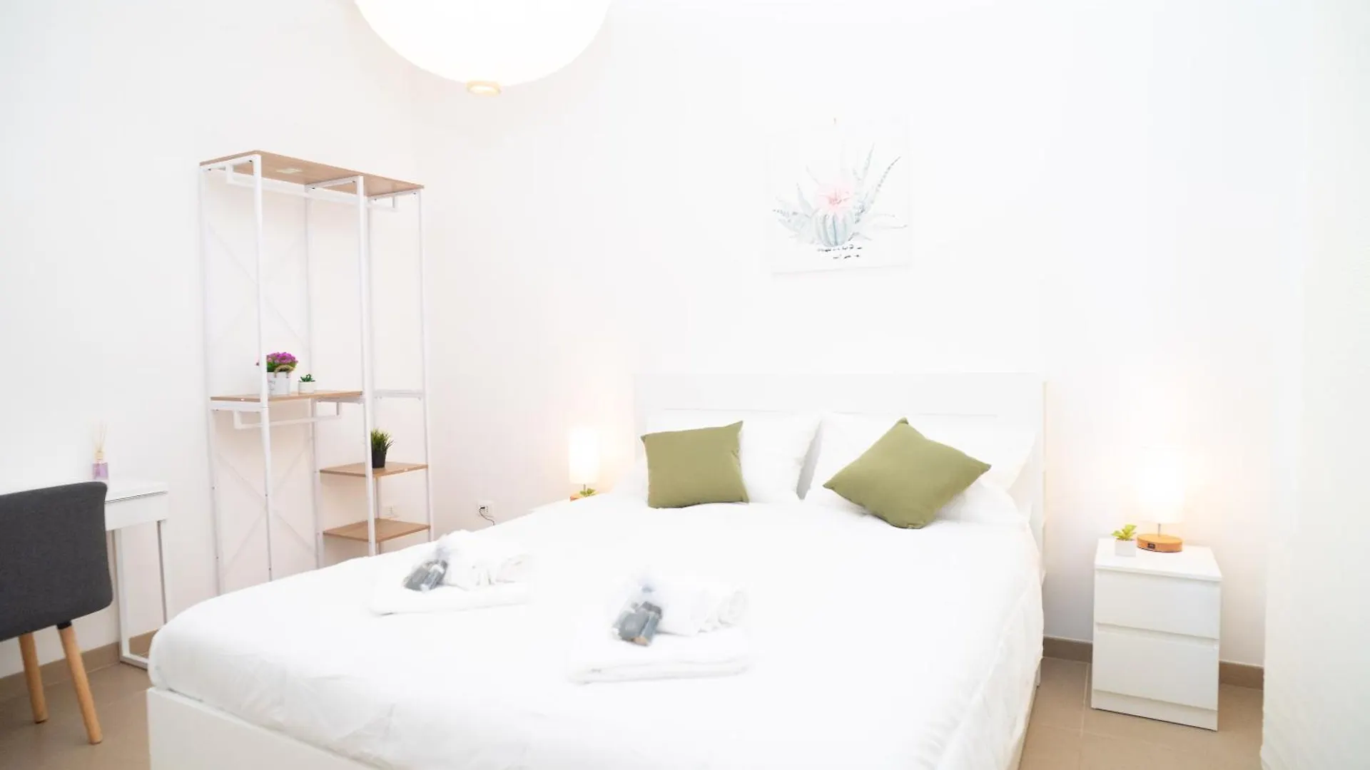 Modern Two-Room Apartment For 2, 20 Minutes From Termini