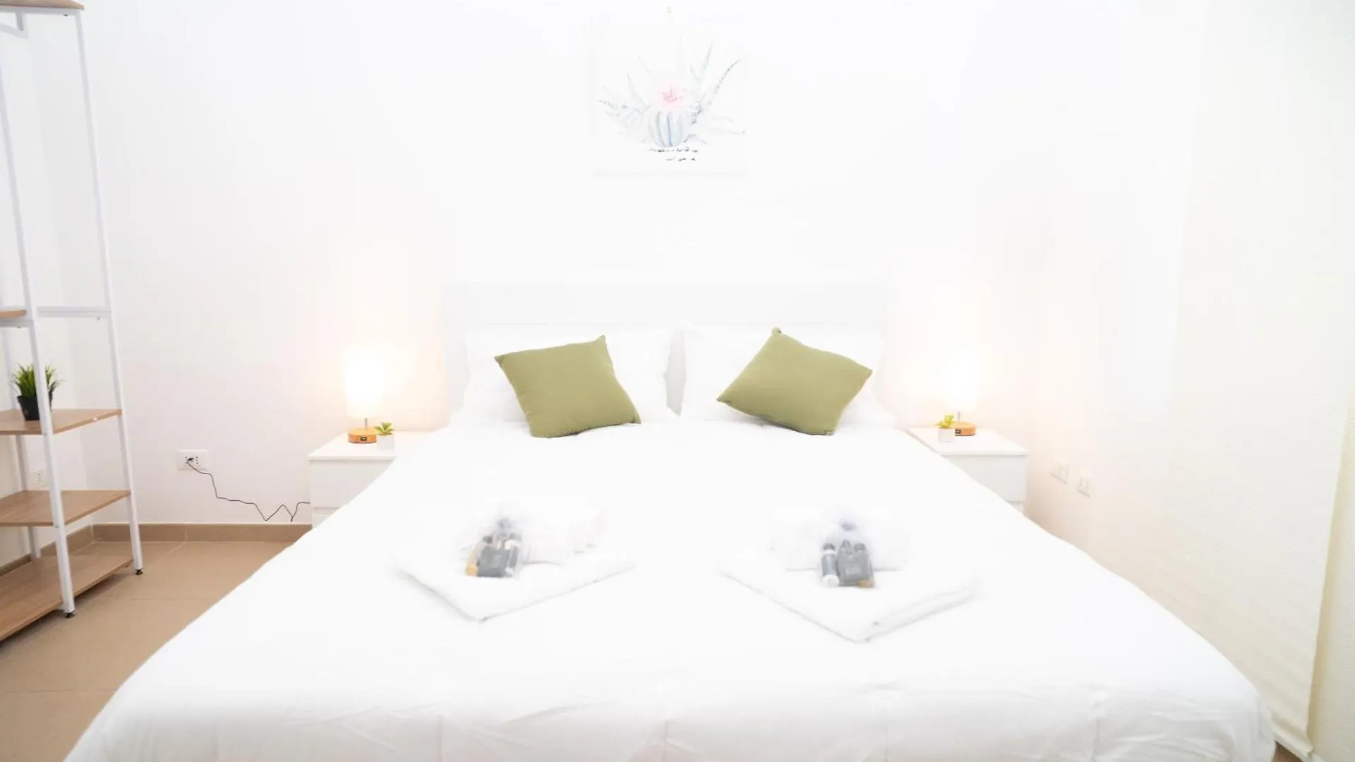 Modern Two-Room Apartment For 2, 20 Minutes From Termini